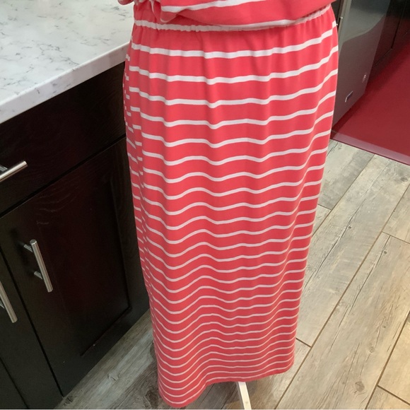 Kim Rogers Maxi Dress 
Size Medium 
Coral & White Stripe
Pockets 
Stretch - Picture 8 of 15